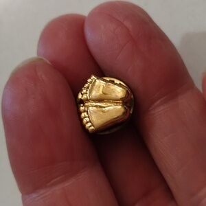 Baby Feet Lapel Pin gold tone